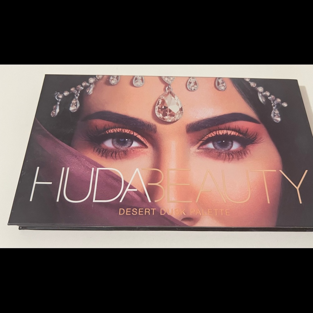 Huss Beauty Desert Dusk palette with free Coloutpop palette